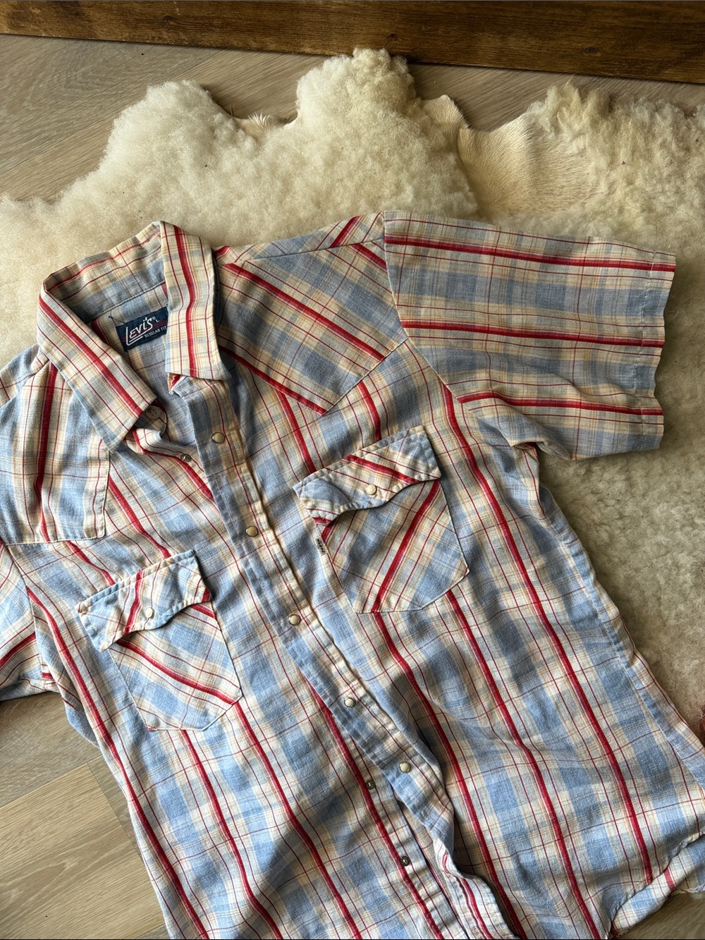 VTG levi’s plaid shirt✨